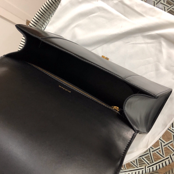 バレンシアガバッグ着用イメージ